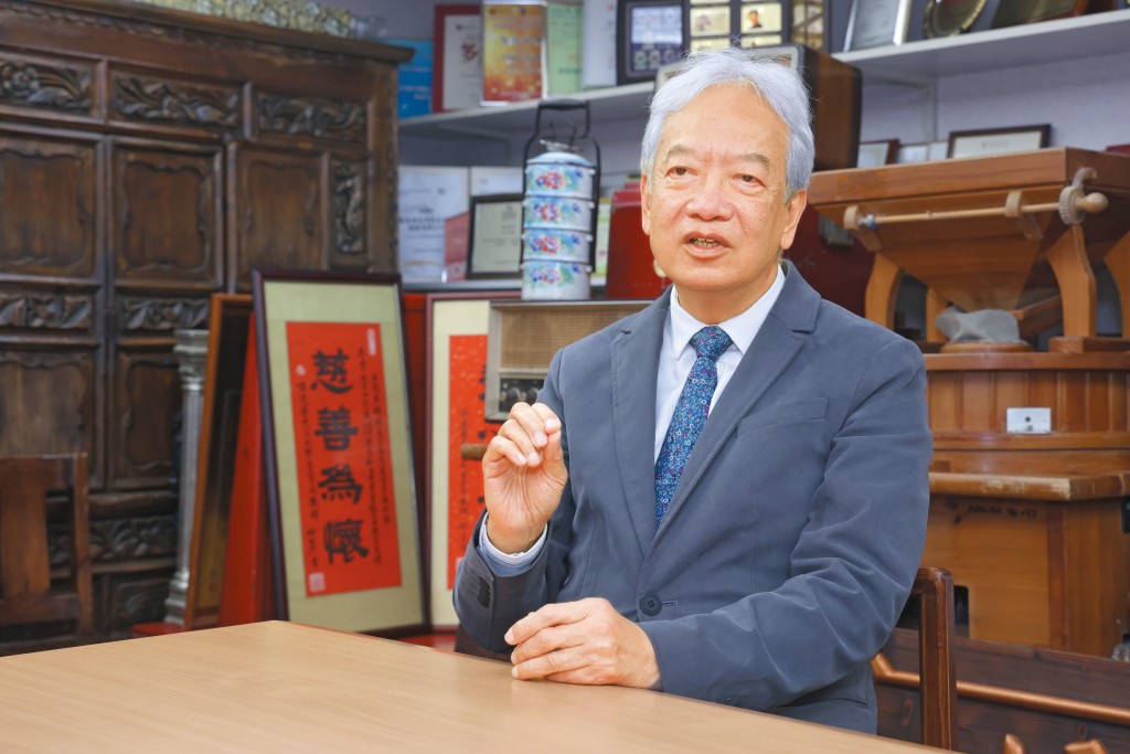 黃家和觀察到近期租金回落及夜間消費增加,為餐飲業復甦提供了支持。 黃家和觀察到近期租金回落及夜間消費增加,為餐飲業復甦提供了支持。