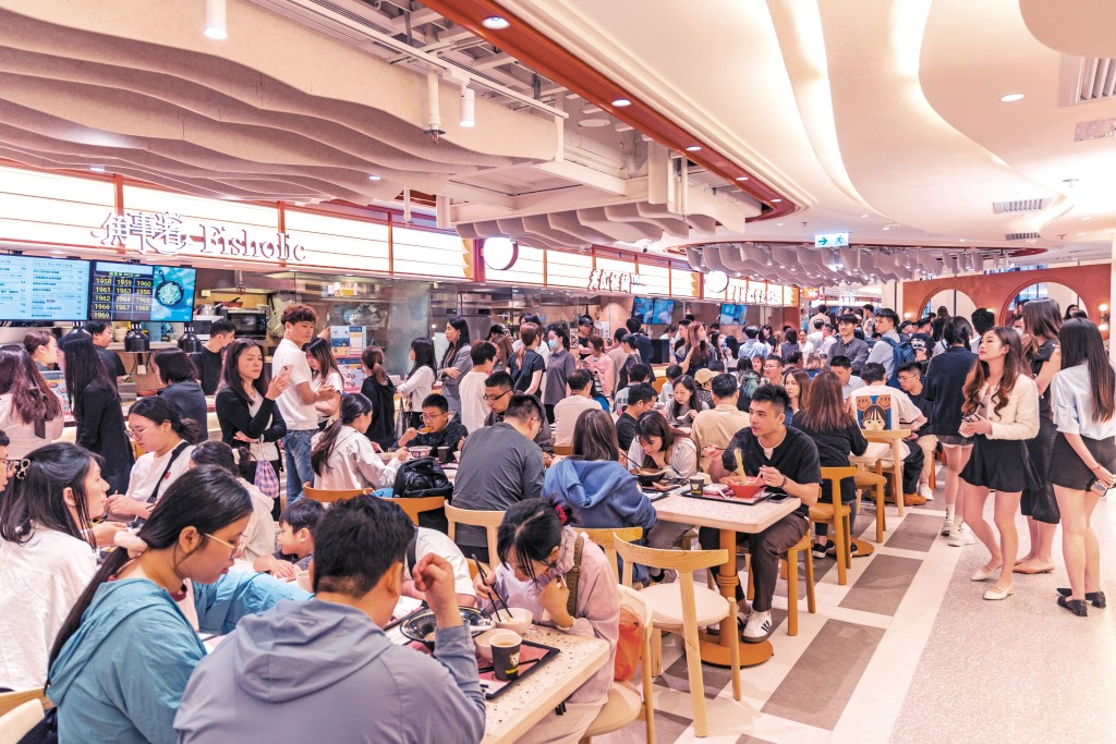 Food Atlas早上十一時半開始有人龍，人流絡繹不絕，場面熱鬧。