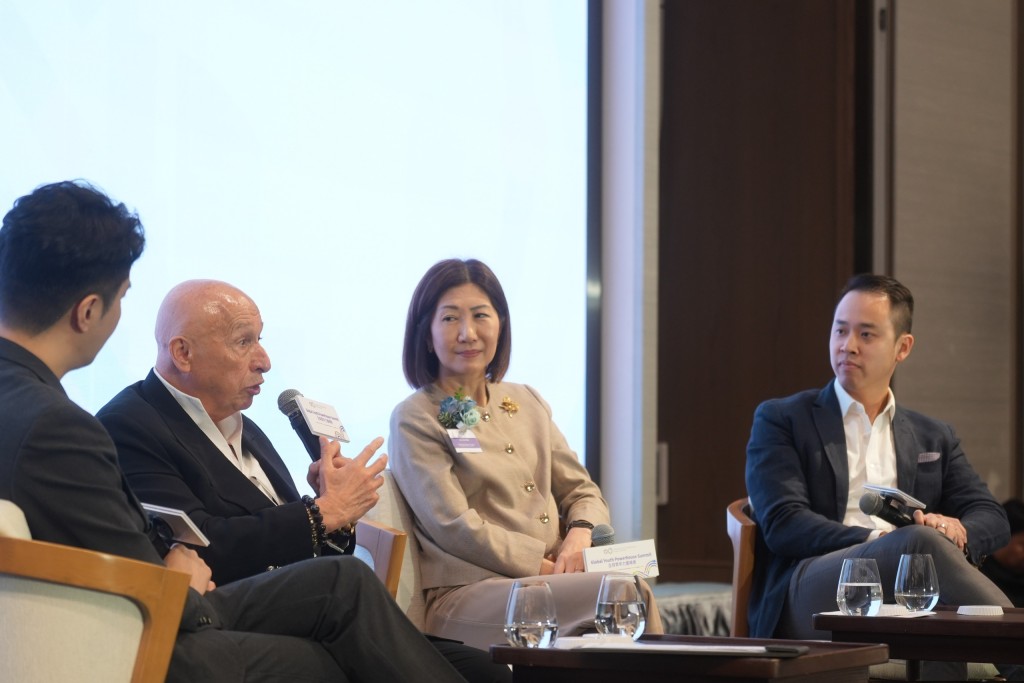 蘭桂坊集團主席盛智文(左二)及香港交易所集團行政總裁陳翊庭也獲邀出席。 蘭桂坊集團主席盛智文(左二)及香港交易所集團行政總裁陳翊庭也獲邀出席。