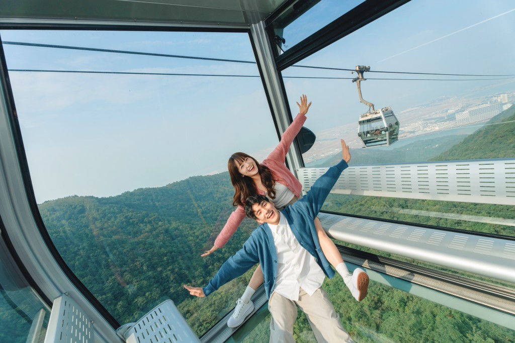 昂坪 360 已額外增加 11 部全景纜車，並於 1 月底完成車門功能、負重、車廂試行等測試，現已全面投入服務，現時全景纜車總數增至 21 部。