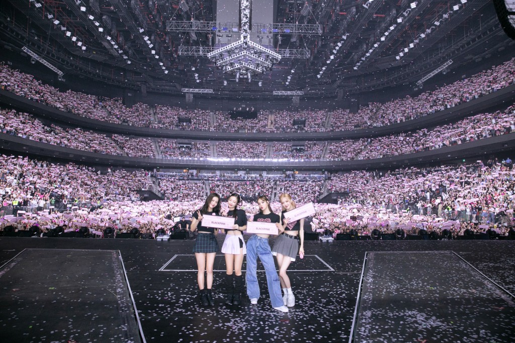 過百位國際級歌手和演藝明星於場館內演出或舉行演唱會，當中包括韓國人氣女子組合BLACKPINK。