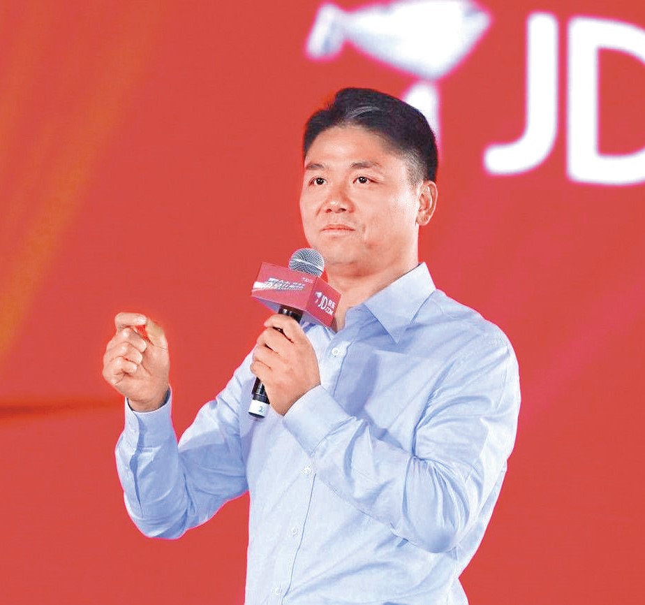 HKTVmall推出周末八五折優惠後，劉強東創辦的京東隨即在社交平台發文暗諷其「孤寒」。