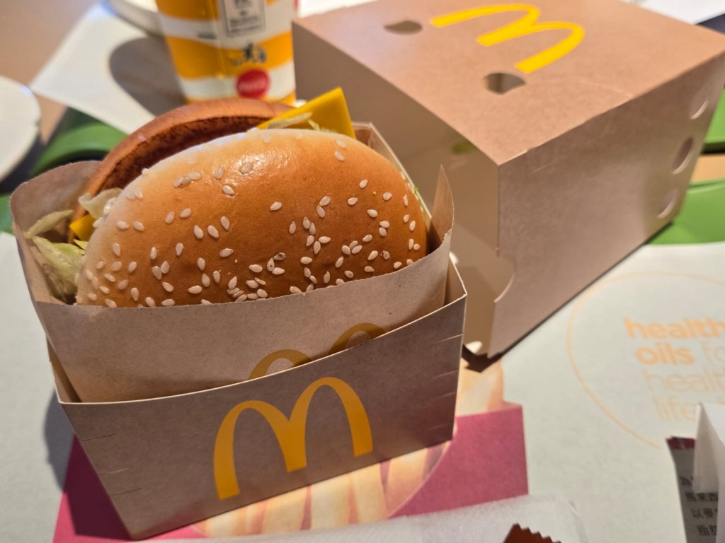 Salad Burger(田園沙律飽),包裝盒亦跟平時不同。 Salad Burger(田園沙律飽),包裝盒亦跟平時不同。