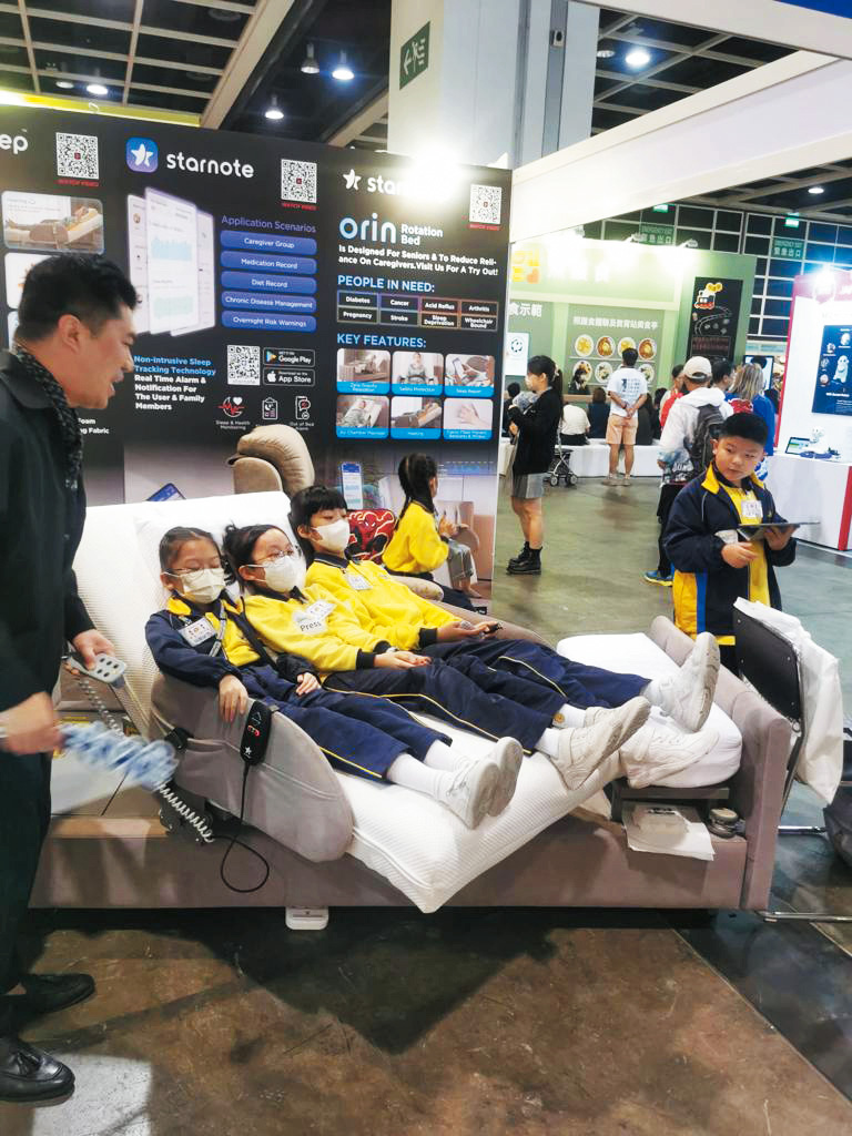 starsleep在去年底參與樂齡科技博覽,吸引不少人試用其產品。 starsleep在去年底參與樂齡科技博覽,吸引不少人試用其產品。