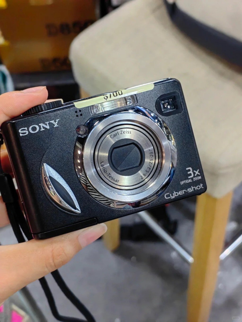 在二手市場僅一、兩百元人民幣的CCD相機,如今質素稍好的已升至七八百元甚至過千元,短短數年翻了十倍 在二手市場僅一、兩百元人民幣的CCD相機,如今質素稍好的已升至七八百元甚至過千元,短短數年翻了十倍