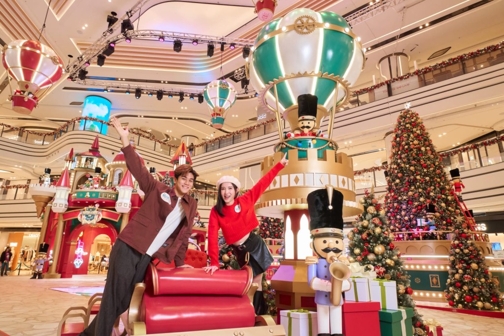 同場有多個機動組件隱藏在商場各處，為大家營造聖誕氣氛，置身夢幻童話世界。