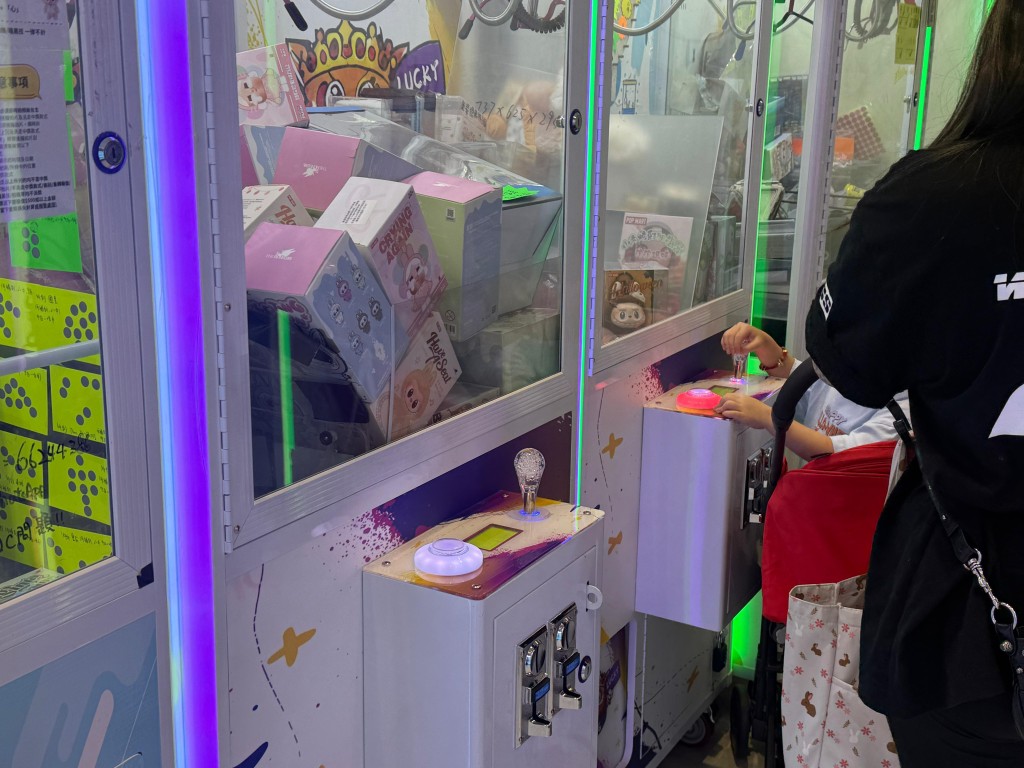不少台主看見Labubu火熱程度，不惜「落重本」購入大量公仔作獎品吸引玩家。