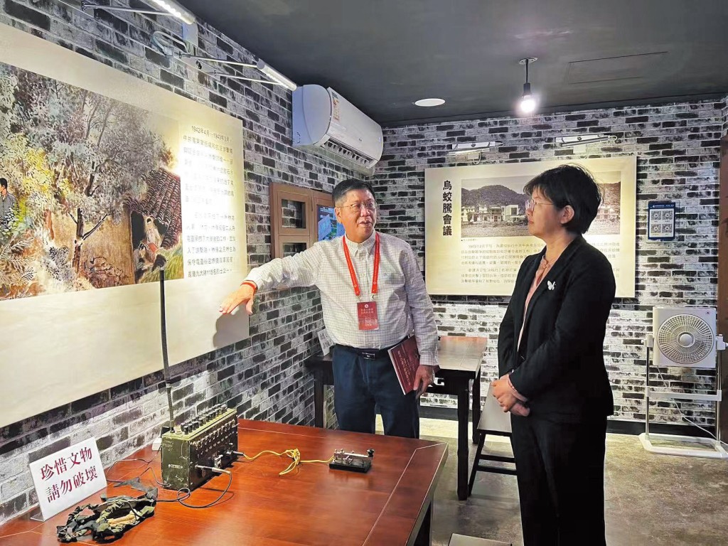 黃俊康在籌建紀念館項目擔任總指揮,事事親力親為。 黃俊康在籌建紀念館項目擔任總指揮,事事親力親為。