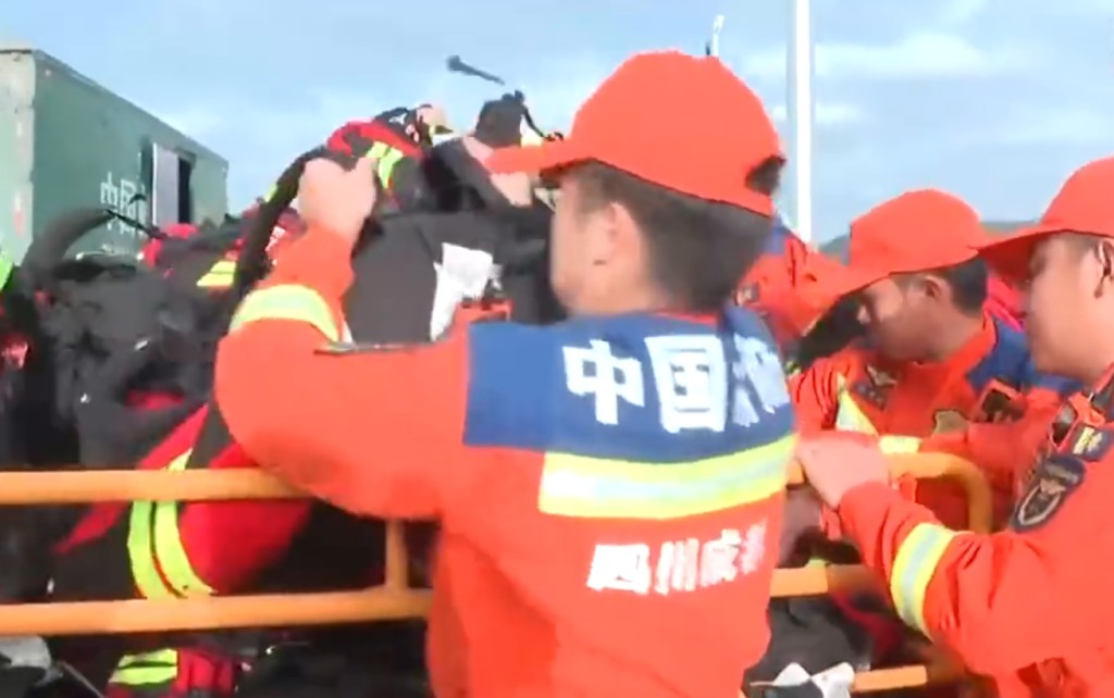 111名消防降落日喀則。