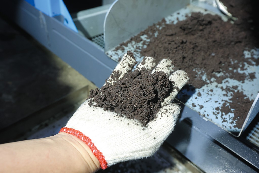 4. 分解後的廚餘經過處理後可以當作微生物肥料之用。