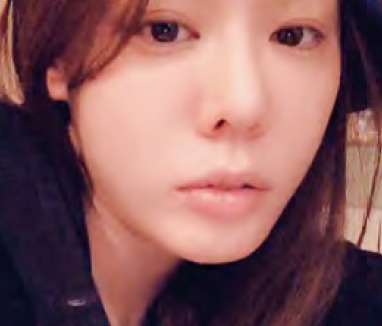 由被包養、回復單身、以至得悉前情夫被定罪，不同時期的心情， Eline在網上微信張貼的圖片也明顯有別。