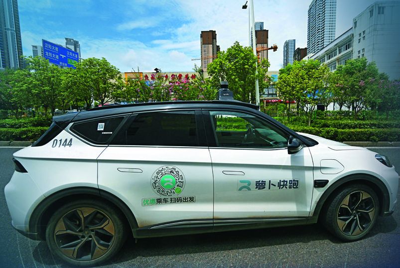 市傳百度計劃在中國境外推出自動駕駛出租車服務「蘿蔔快跑」,正部署在香港、新加坡和中東等地,測試無人駕駛出租車。 市傳百度計劃在中國境外推出自動駕駛出租車服務「蘿蔔快跑」,正部署在香港、新加坡和中東等地,測試無人駕駛出租車。