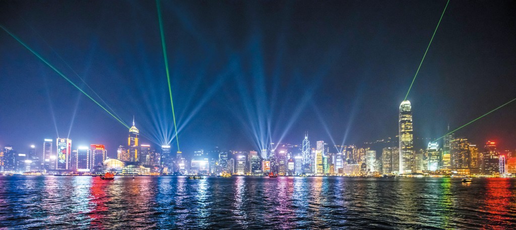 旅遊事務署於上周恢復「幻彩詠香江」燈光匯演。 旅遊事務署於上周恢復「幻彩詠香江」燈光匯演。