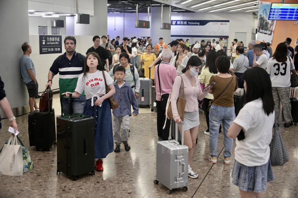 國慶黃金周將至，預料大批旅客訪港。 
