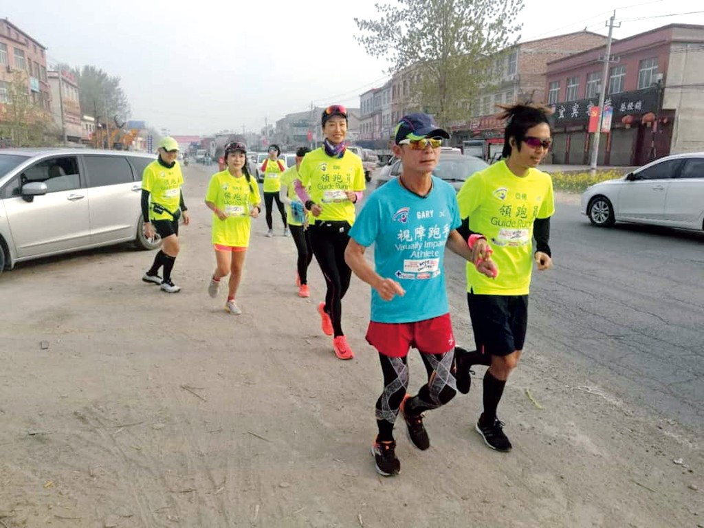 京港跑全程二千一百公里，梁小偉花了三十五天完成。