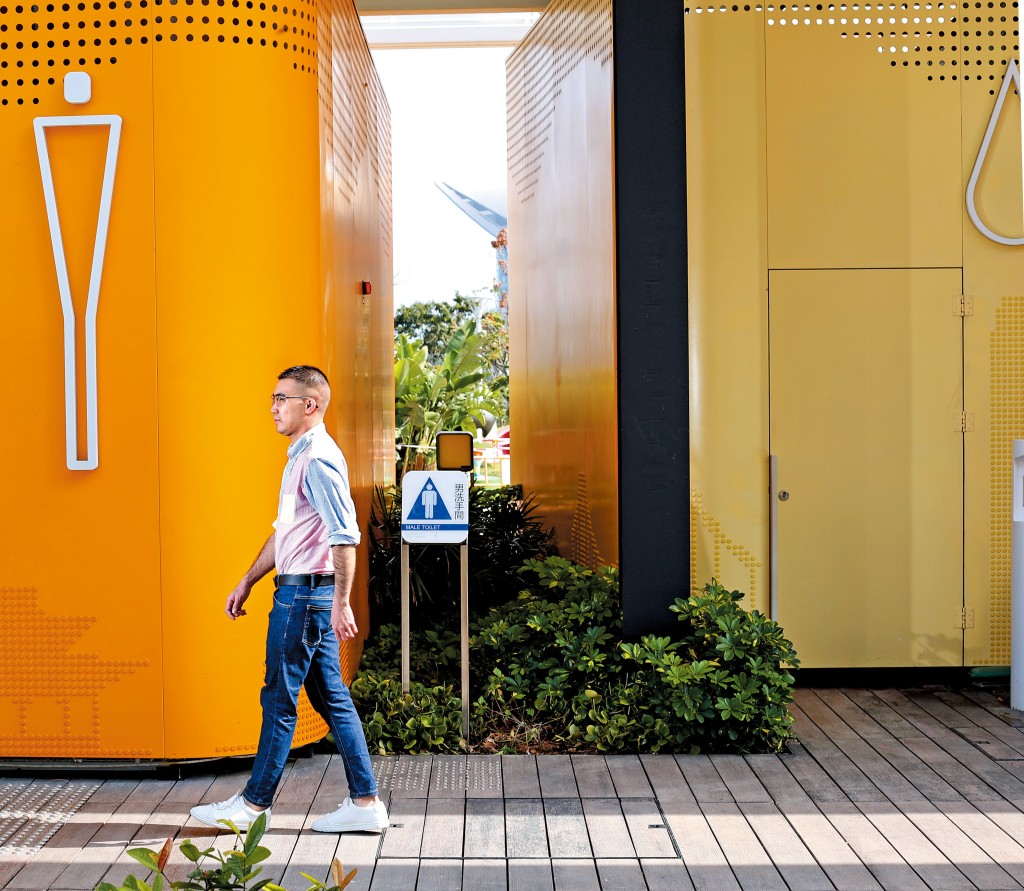 由「她」變成「他」,不僅靠手術和藥物,謝浩霖更需要社會及法律的認同,才可成為堂堂正正的男人。 由「她」變成「他」,不僅靠手術和藥物,謝浩霖更需要社會及法律的認同,才可成為堂堂正正的男人。