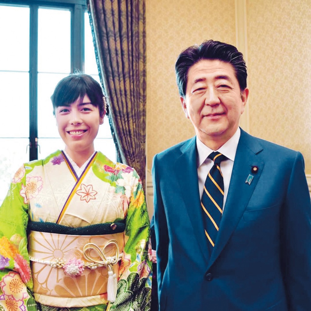 在安倍晉三主政時,小野田紀美曾經出任政府多個要職。 在安倍晉三主政時,小野田紀美曾經出任政府多個要職。