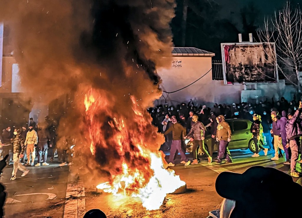 伊朗反政府示威據報已有逾500名示威者死亡，美國介入的可能性急升。 緊張局勢推升避險需求。