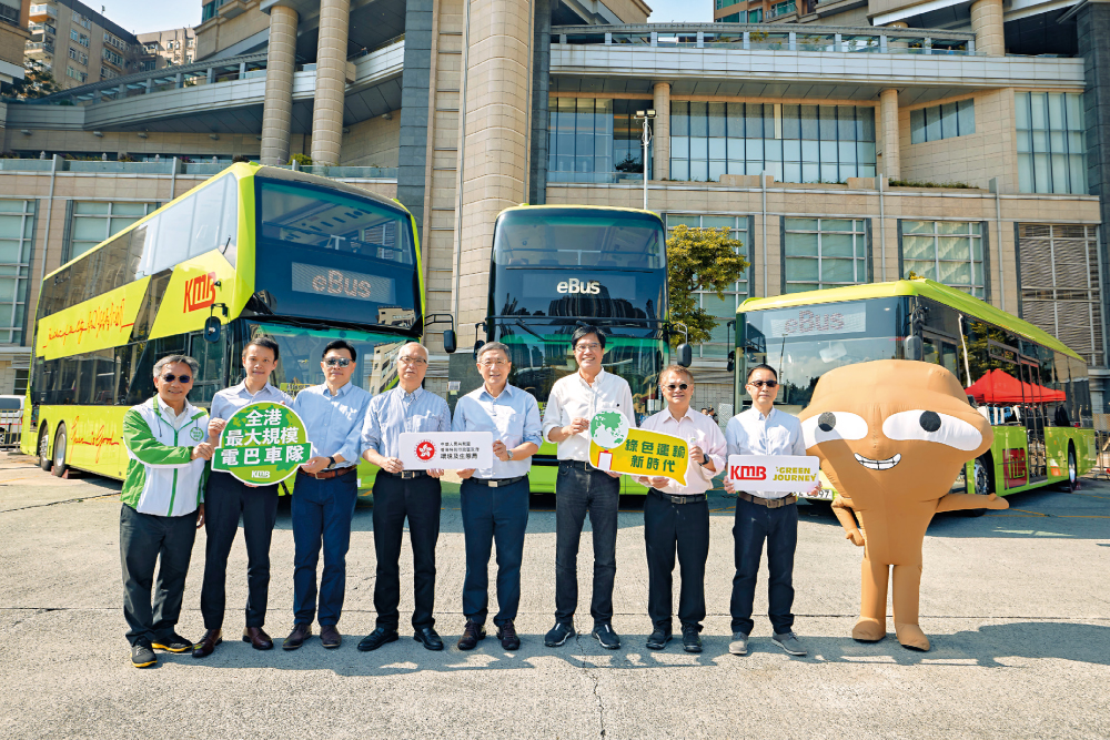 九巴聯同環境及生態局在九巴月輪街車廠舉辦「KMB Green Journey」，展出九巴古董車隊及最新型號電動巴士，向市民介紹九巴「2040願景」及升級新能源巴士的措施。