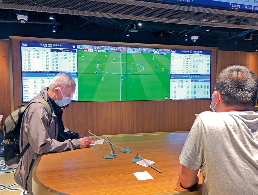 隨着籃球博彩項目叫停，馬會將相關基礎設施的資金，轉投予升級足球博彩系統，以抗衡非法賭博市場。