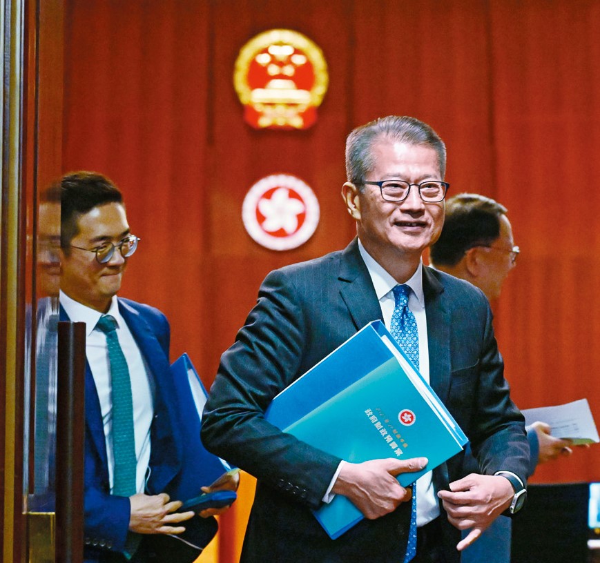 陳茂波在今年三月財政預算案提出,積極探討規範籃球博彩活動,並邀請馬會提交建議。 陳茂波在今年三月財政預算案提出,積極探討規範籃球博彩活動,並邀請馬會提交建議。