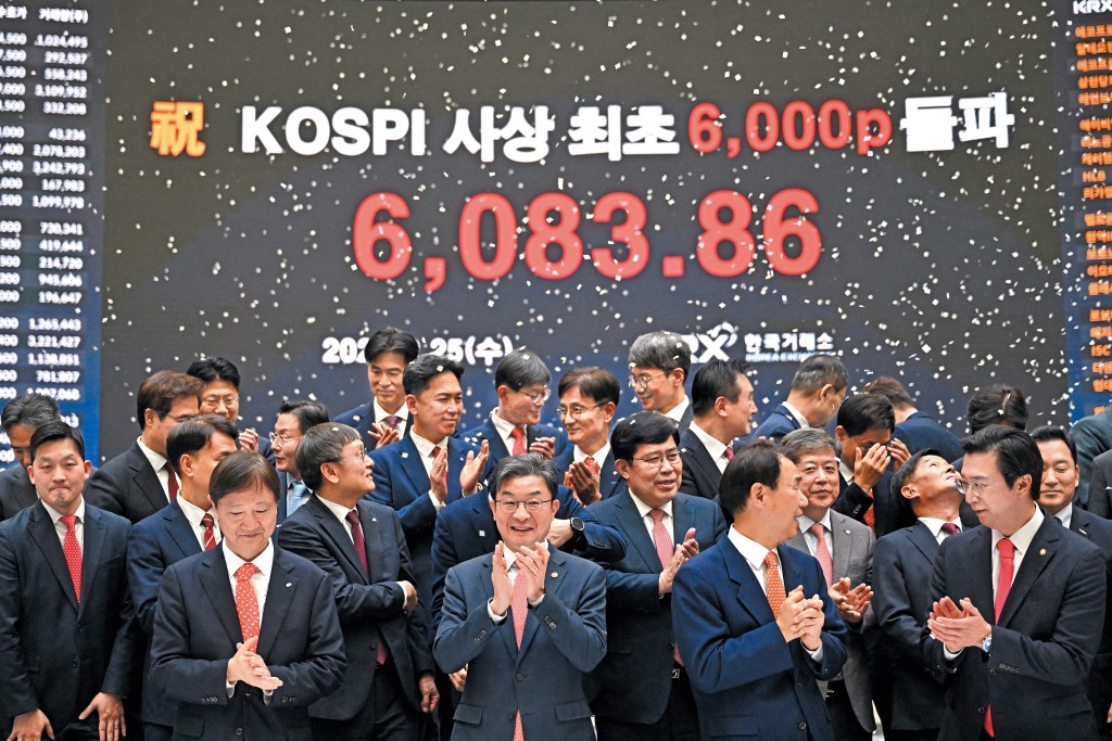 韓國股市屢創新高，已出現「錯失恐懼」拋物線式不尋常升勢。