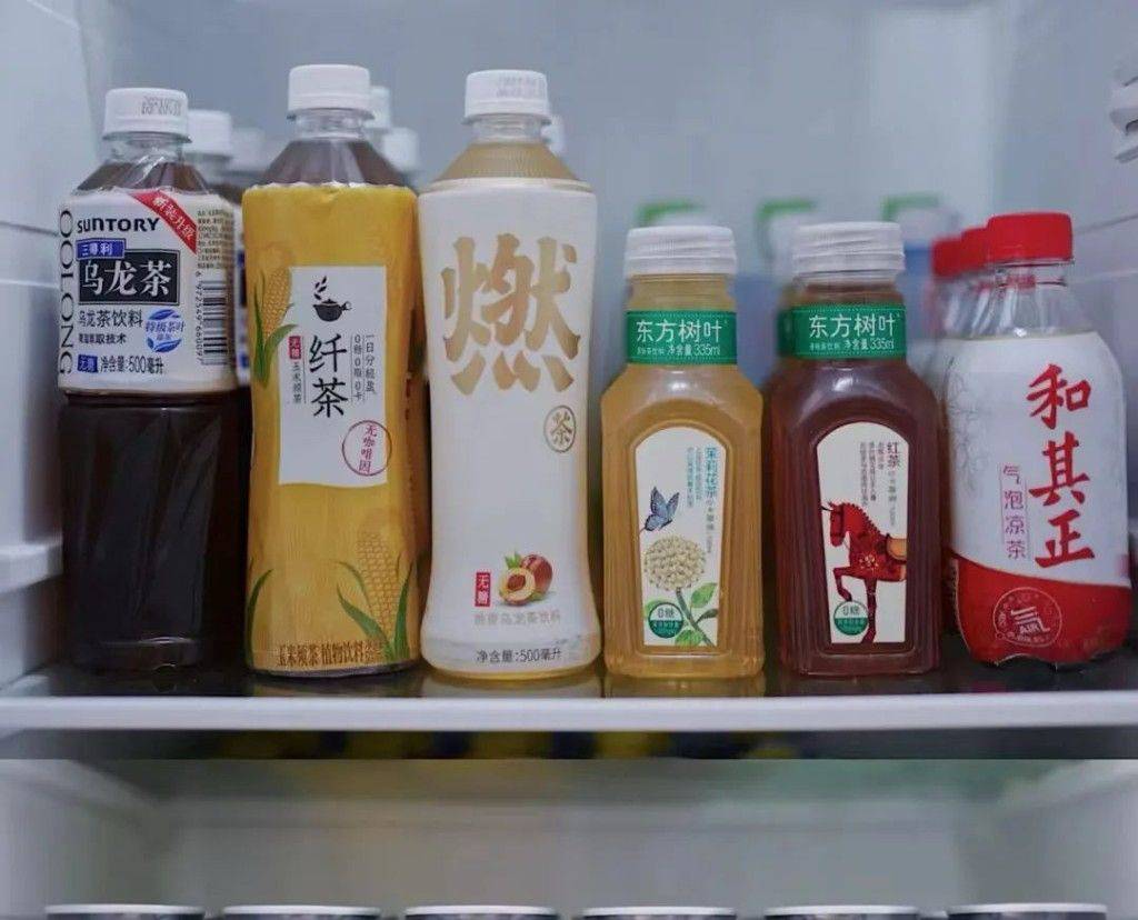無糖茶的競爭激烈,並在近年出現減價戰。 無糖茶的競爭激烈,並在近年出現減價戰。