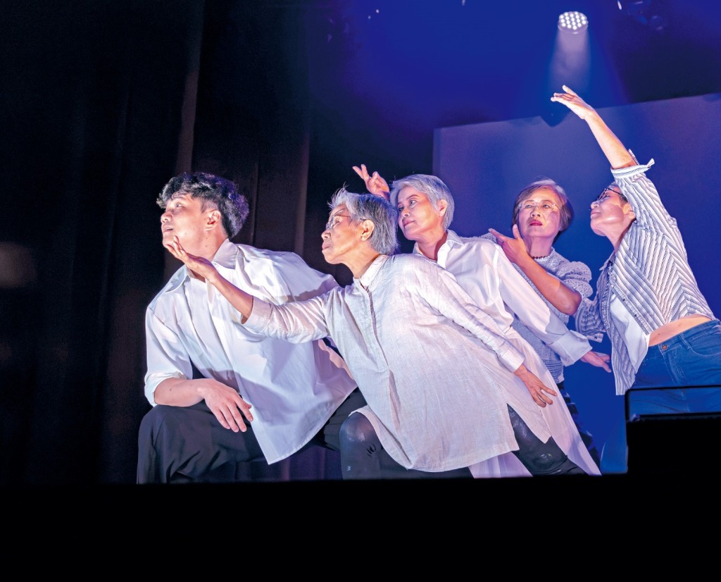 第三屆香港國際共融舞蹈節，有年輕編舞家毛維與銀齡素人舞者的演出。