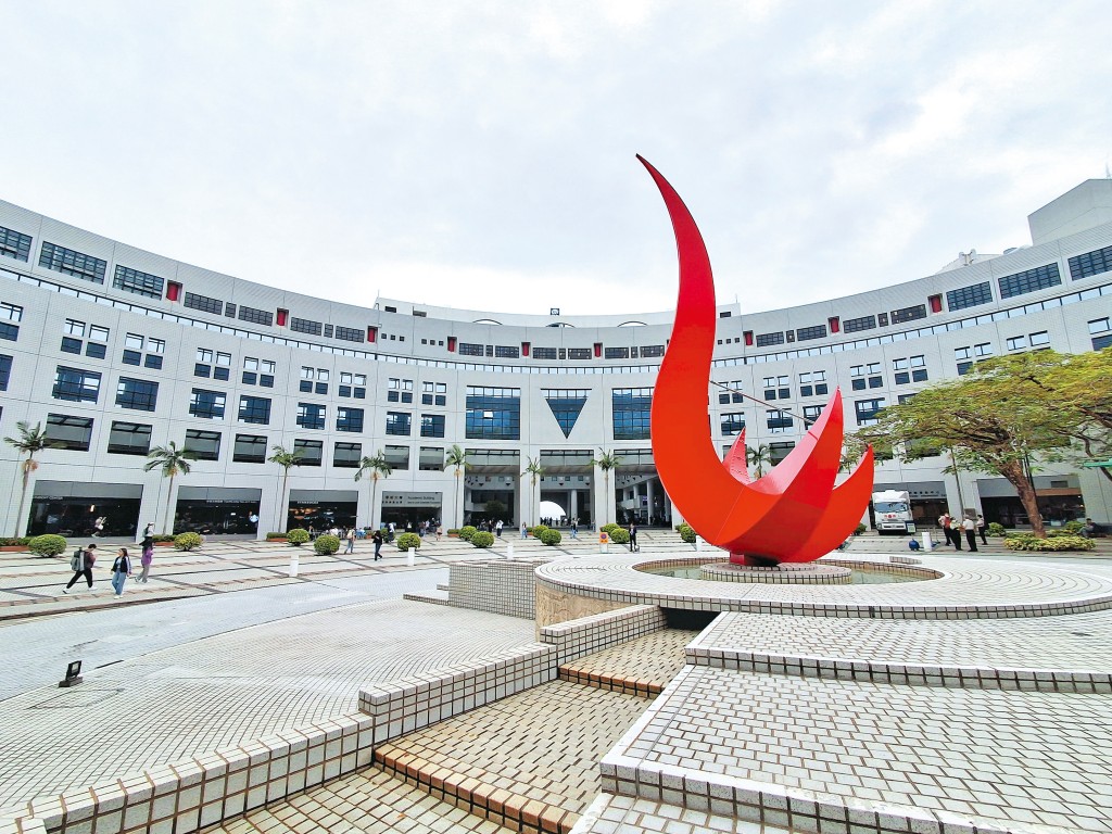 科大強調致力培訓「醫生科學家」，正好配合國家科學發展的步伐，成功獲批創辦第三間醫學院。