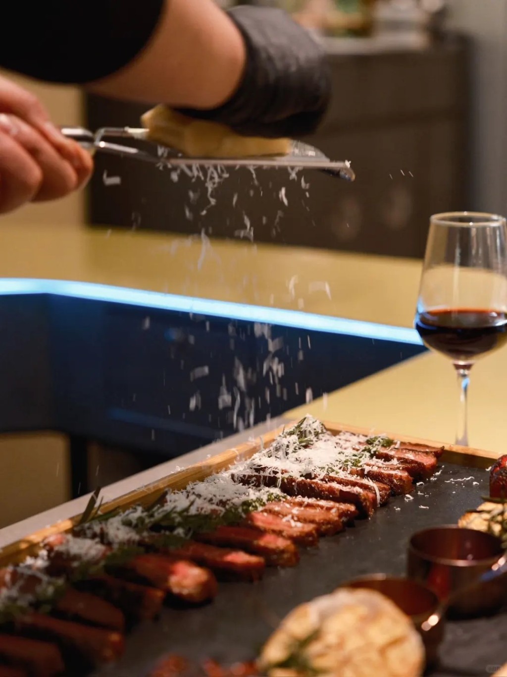 orbit one奧彼文星球食研所｜磁懸浮送餐，穿越未來的科幻用餐體驗