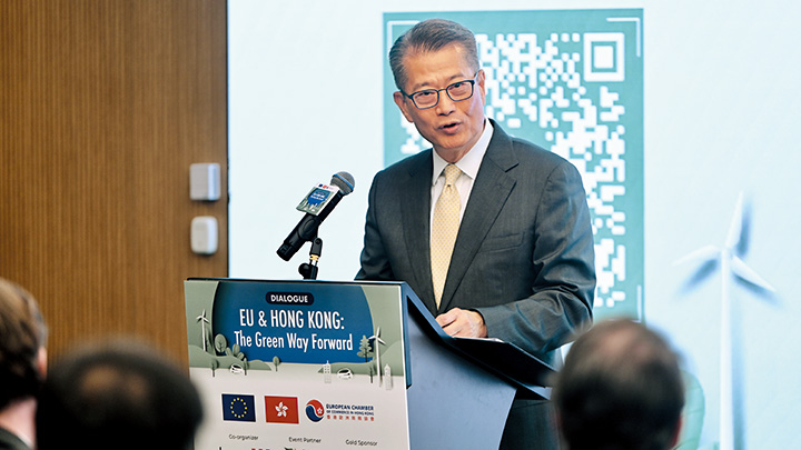 財政司司長陳茂 波日前在財經論壇 致詞時表示，綠色 科技是推動綠色經 濟產業發展的重要 引擎。