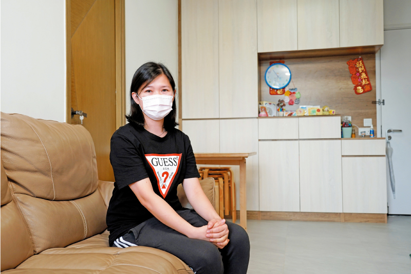 張女士感謝樂善堂一直以來的幫忙,讓一家四口成為首批「樂屋」受惠家庭, 幫助他們渡過最困難及徬徨的時刻。 張女士感謝樂善堂一直以來的幫忙,讓一家四口成為首批「樂屋」受惠家庭, 幫助他們渡過最困難及徬徨的時刻。