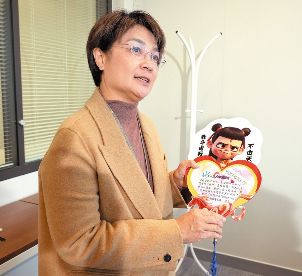 自擔綱演出電視劇《哪吒》後,「哪吒」名號就跟着她,更有支持者自製相關宣傳品。 自擔綱演出電視劇《哪吒》後,「哪吒」名號就跟着她,更有支持者自製相關宣傳品。