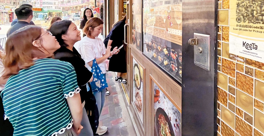 Keeta自二三年五月進駐香港後急速擴張,憑銀彈補貼與低價策略,市佔率迅速超越對手,至今仍穩居行業首位。 Keeta自二三年五月進駐香港後急速擴張,憑銀彈補貼與低價策略,市佔率迅速超越對手,至今仍穩居行業首位。