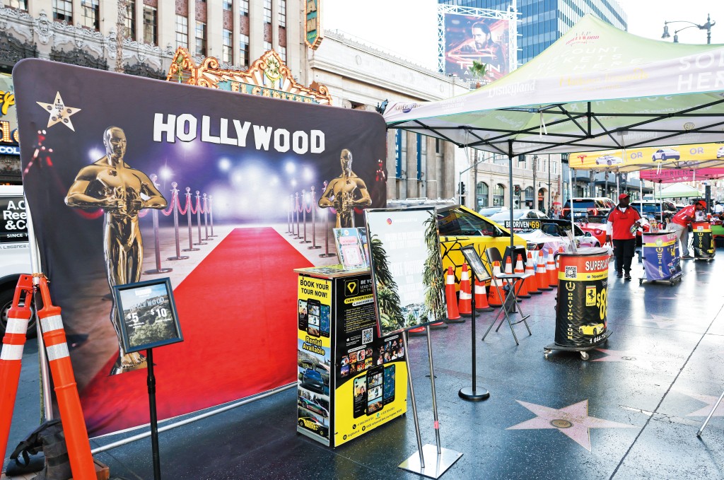 美國近月的旅遊業慘淡，連荷里活星光大道都無人打卡。