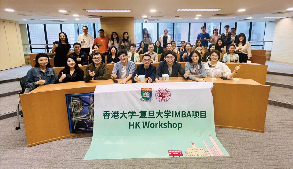 沈慧林(前排右三)擔任香港大學經管學院助理客席教授,與學生分享創業新思維。 沈慧林(前排右三)擔任香港大學經管學院助理客席教授,與學生分享創業新思維。