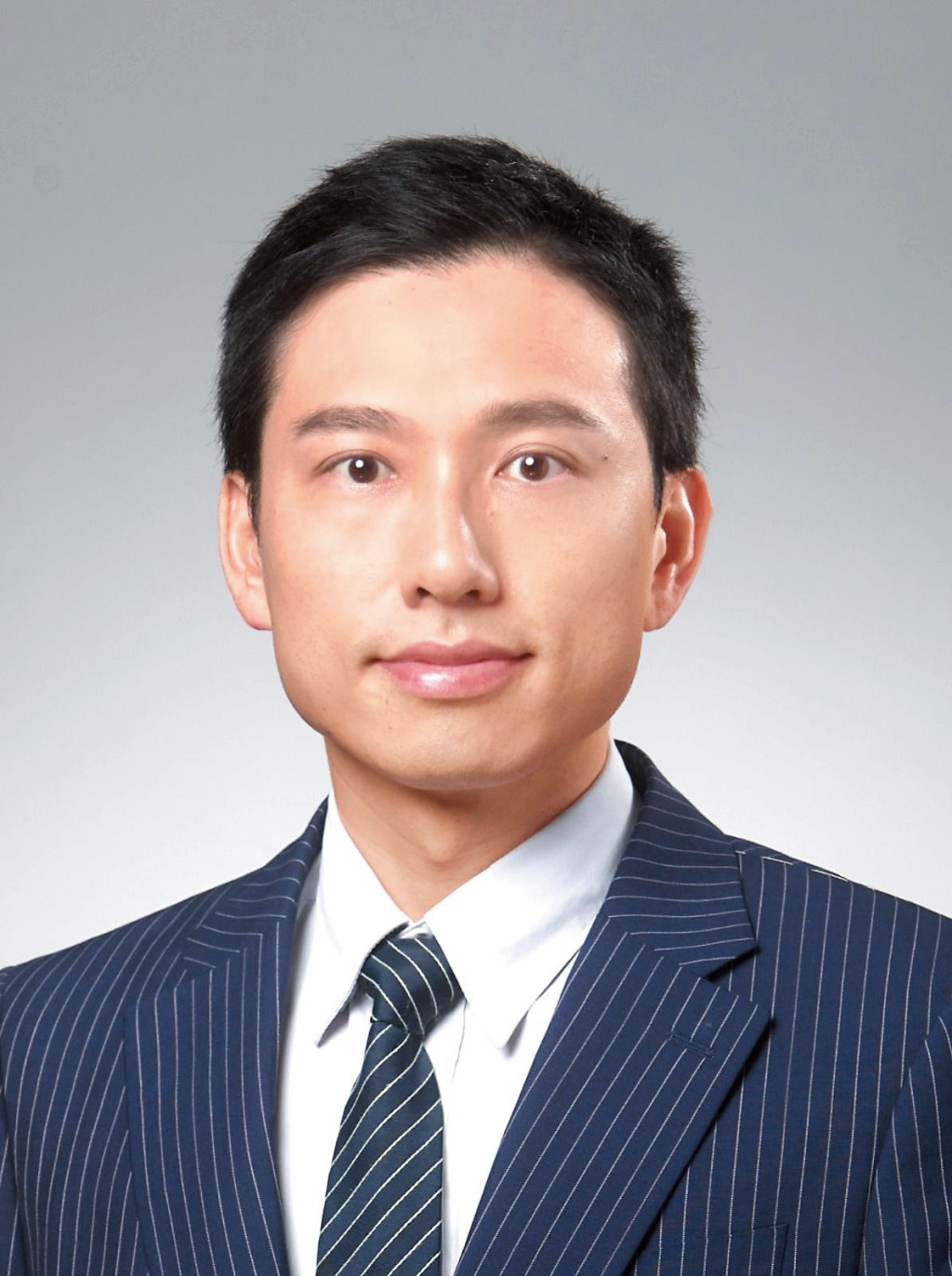 中大航天科學與地球信息學講師嚴丞翊稱，要大量開採水冰等資源，一定要在月球興建基地，好像在地球開礦場，大家都想鬥快到月球霸佔有利位置。