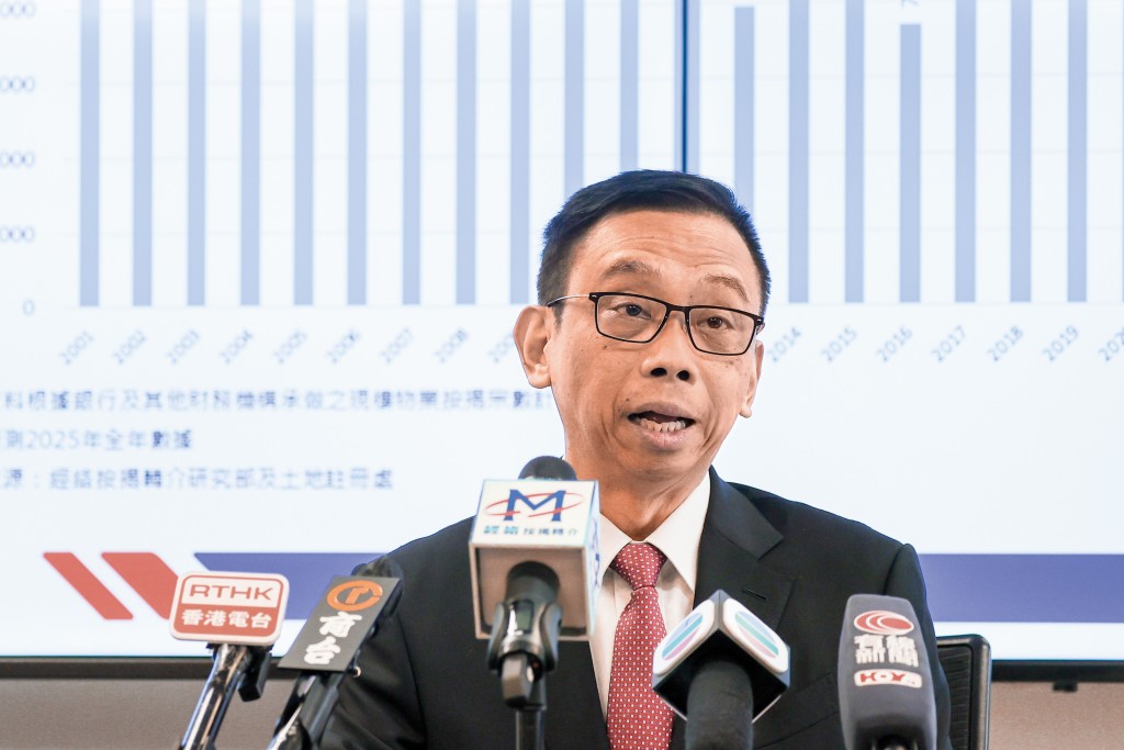 經絡按揭轉介首席副總裁曹德明稱，單位因受火災損毀，銀行暫難估價，要看銀和估價行最終決定。