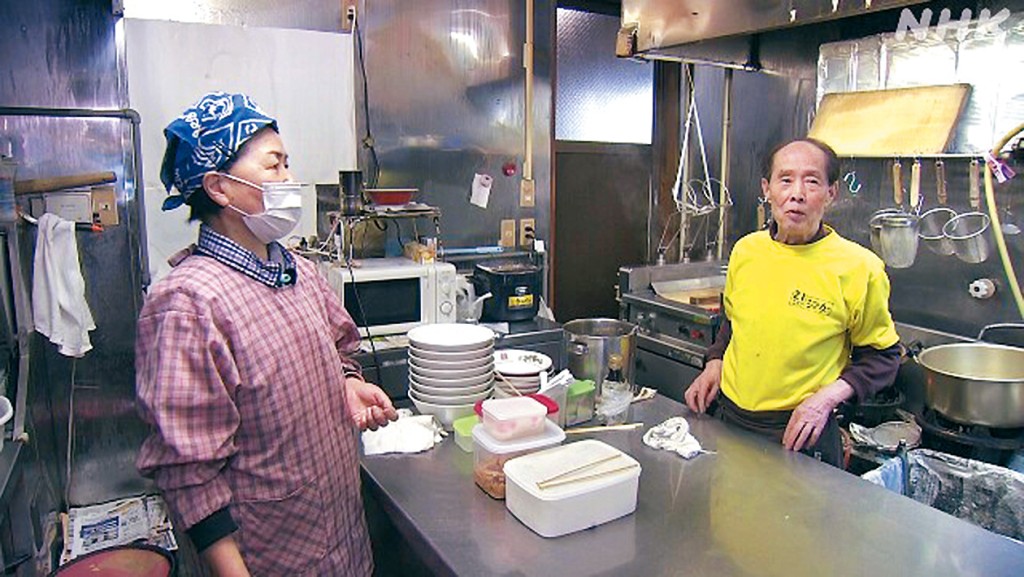 遠藤進與妻子,去年夏天因工作過勞而須入院醫治。 遠藤進與妻子,去年夏天因工作過勞而須入院醫治。