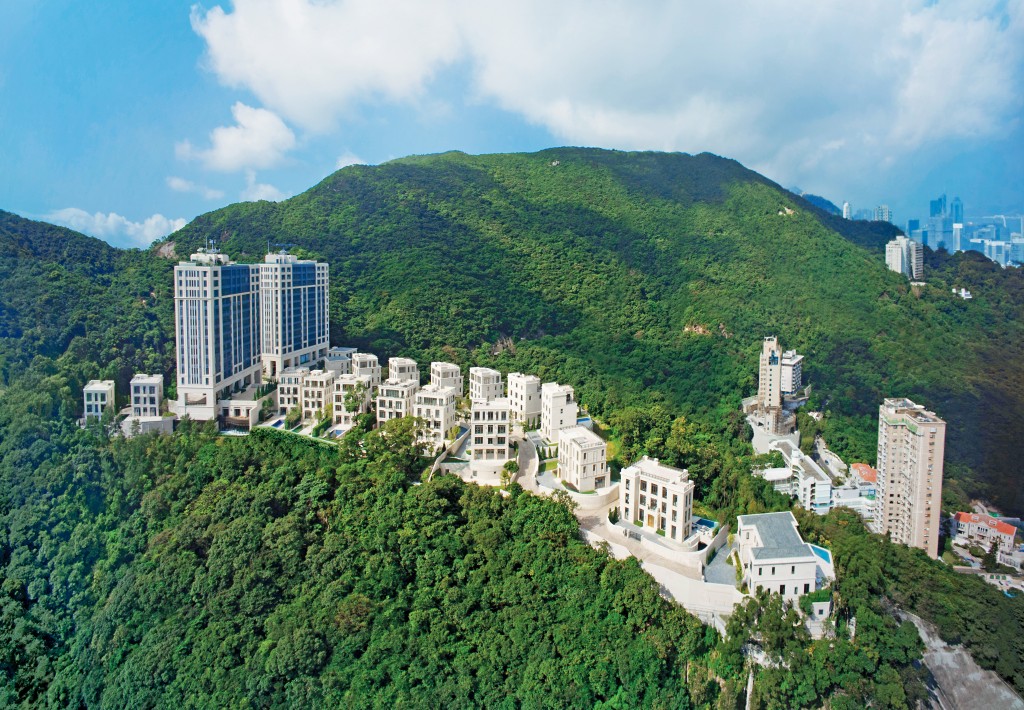 有傳陳志於二○一六年,以逾十億港元買入山頂聶信山道八號一幢獨立屋。 有傳陳志於二○一六年,以逾十億港元買入山頂聶信山道八號一幢獨立屋。