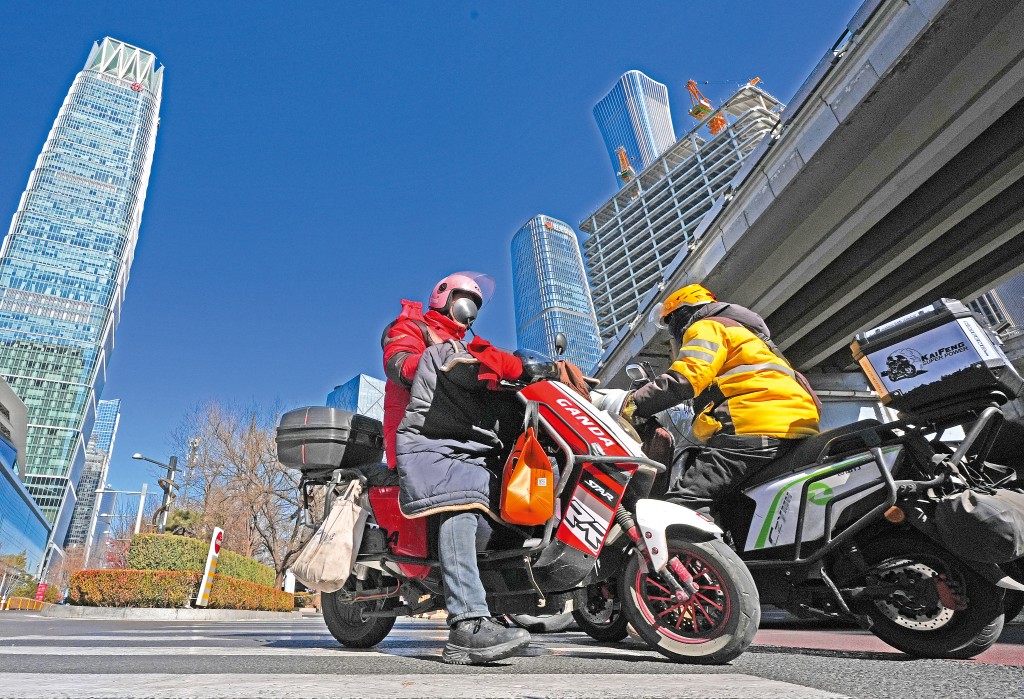 去年展開的一場百億外賣平台補貼戰，霸王茶姬為保高檔形象拒絕積極「參戰」，結果流失大量生意。