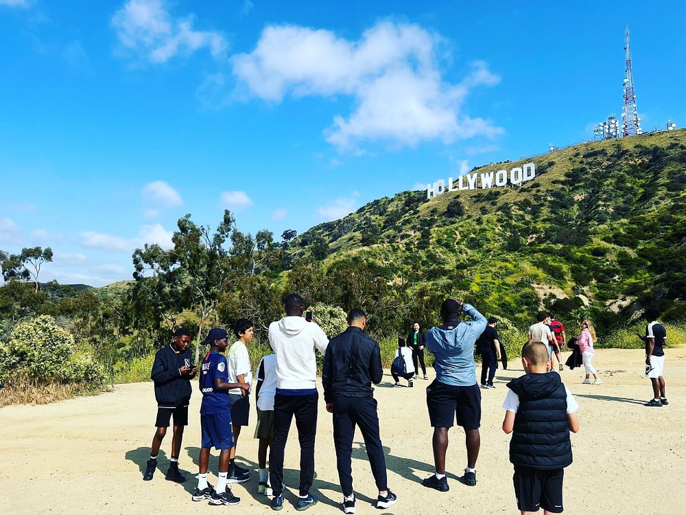 荷里活山每年吸引不少美國及外國遊客前往參觀打卡。 荷里活山每年吸引不少美國及外國遊客前往參觀打卡。