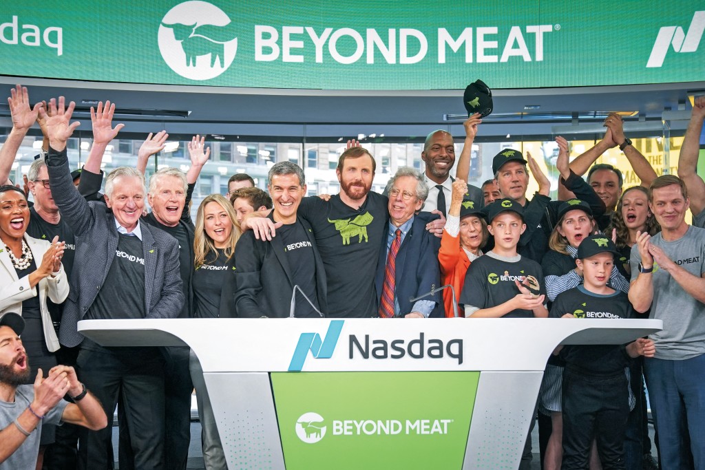 一九年上市的Beyond Meat,上市未夠三個月,股價曾暴升接近十倍,曾經是投資界新寵。 一九年上市的Beyond Meat,上市未夠三個月,股價曾暴升接近十倍,曾經是投資界新寵。