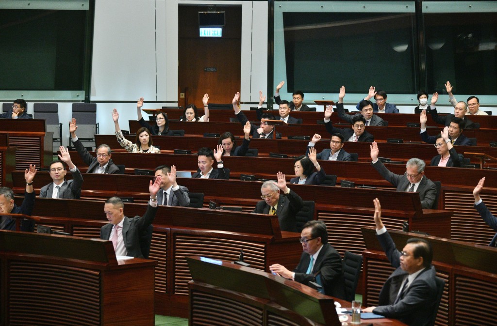 譚認為讓在地區服務多年、約40歲的年輕人有機會參與立法會工作,對他們的鍛鍊極有幫助 譚認為讓在地區服務多年、約40歲的年輕人有機會參與立法會工作,對他們的鍛鍊極有幫助