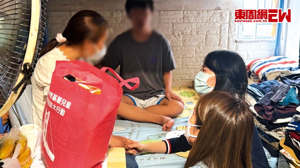 葵青區關愛基層兒童暨愛心家訪大行動的啟動禮舉行後，主辦方隨即展開探訪活動。