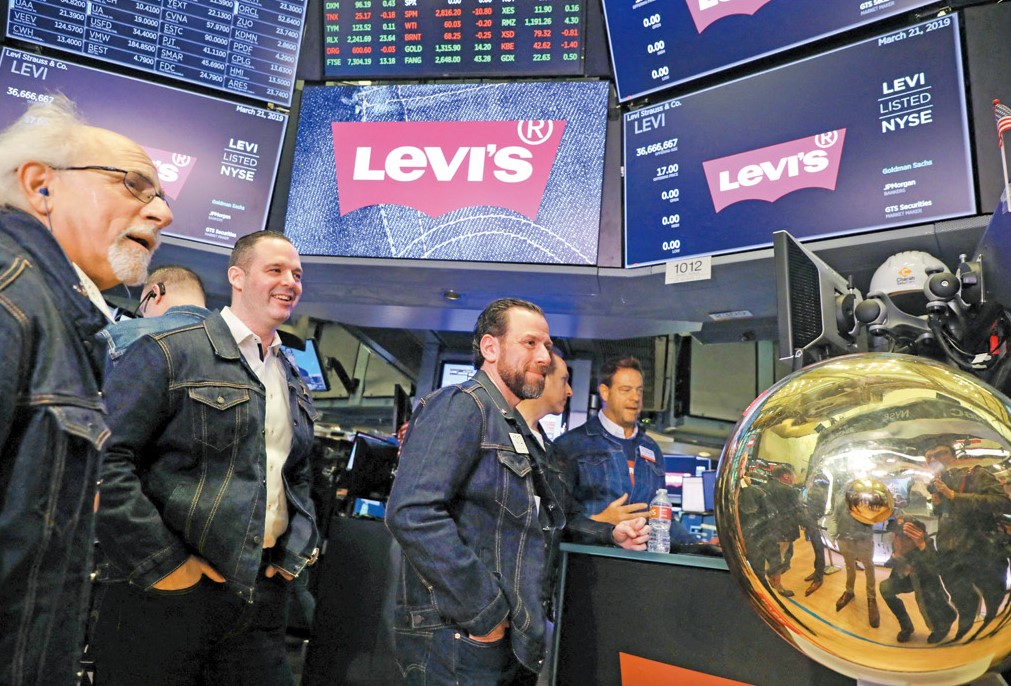 Levi's股價近半年大漲三成半。 Levi's股價近半年大漲三成半。