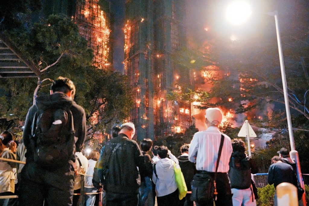大埔宏福苑五級大火，在極短時間內屋苑七幢大廈連環着火，釀成一百六十一人罹難，震驚全球。
