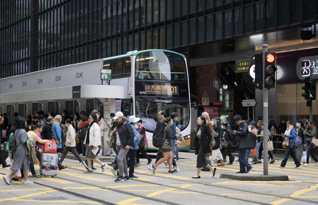 他又指,難以估計未來失業率是否繼續上升,但3.5%與20年平均數字相若 他又指,難以估計未來失業率是否繼續上升,但3.5%與20年平均數字相若