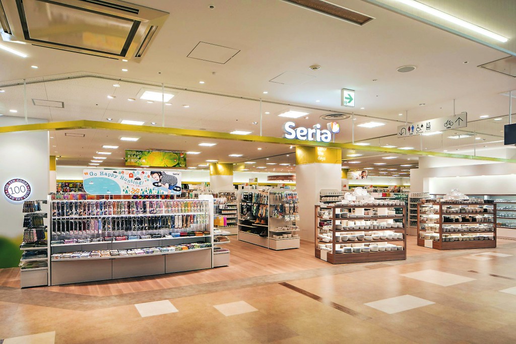 日本一百日圓店Seria將受惠日圓上升,因可減低採購成本。 日本一百日圓店Seria將受惠日圓上升,因可減低採購成本。