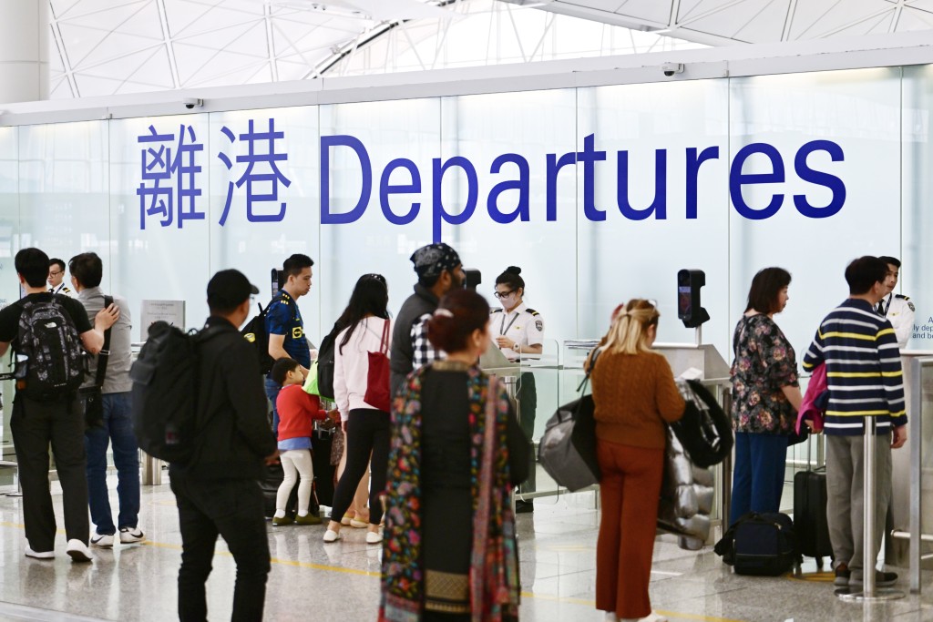復活節4天假期將至,不少市民會選擇離港出外旅遊 復活節4天假期將至,不少市民會選擇離港出外旅遊